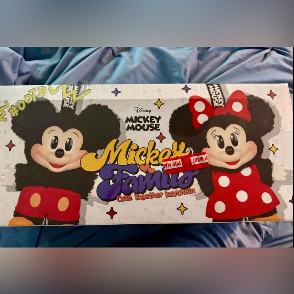 POP MART DISNEY AND FRIENDS sealed CASE!!!